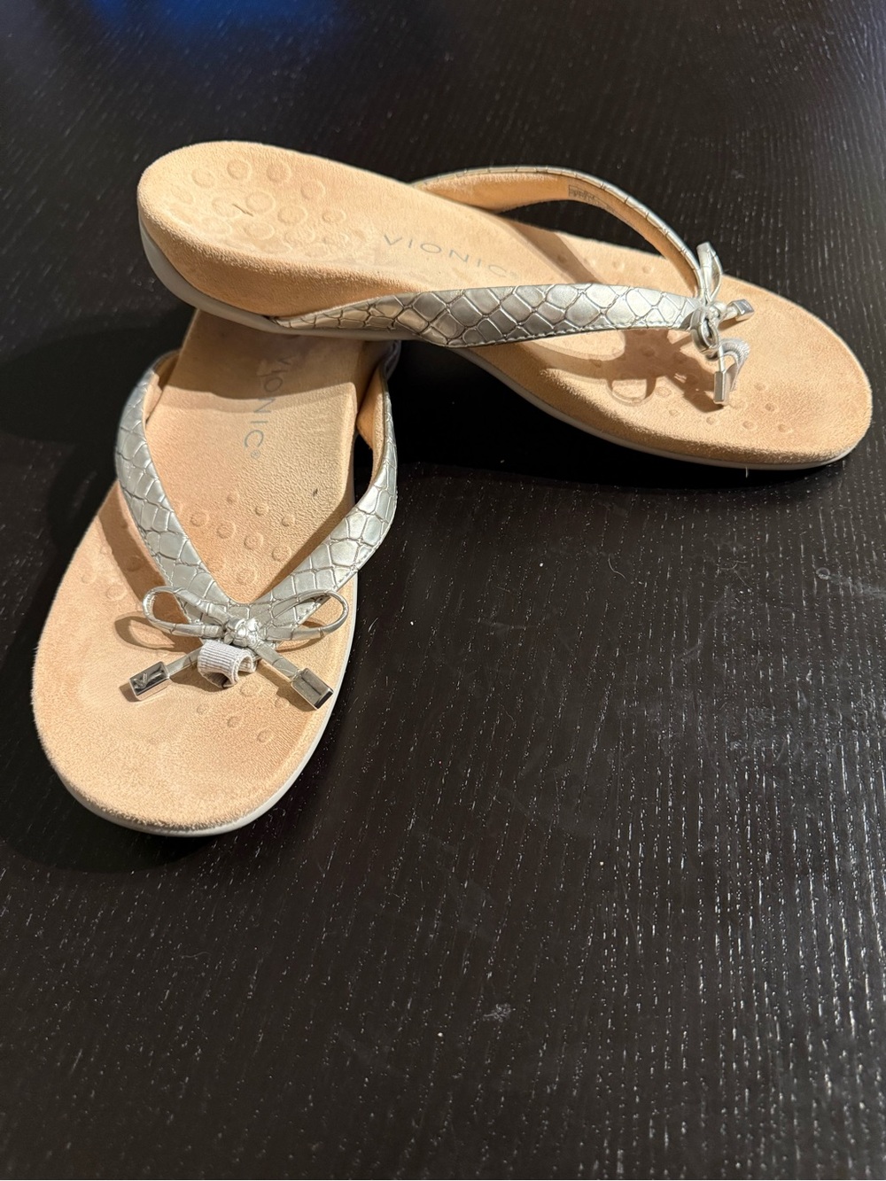 Vionic Bella Silver Braided Bow Thong Sandals